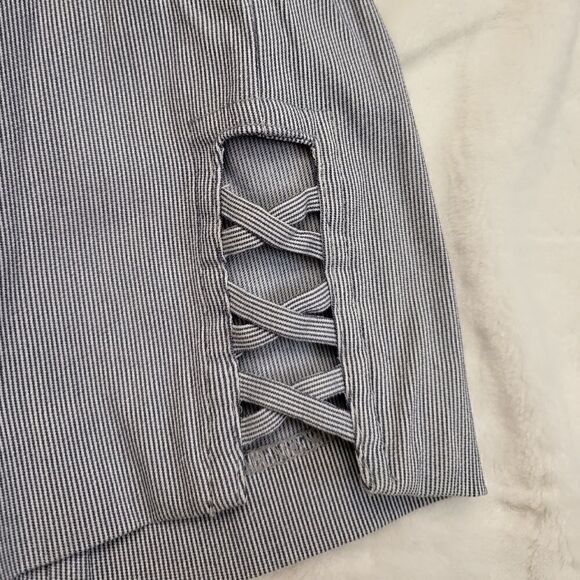 Van Heusen Blue and White Striped Capri Pants - Picture 5 of 8